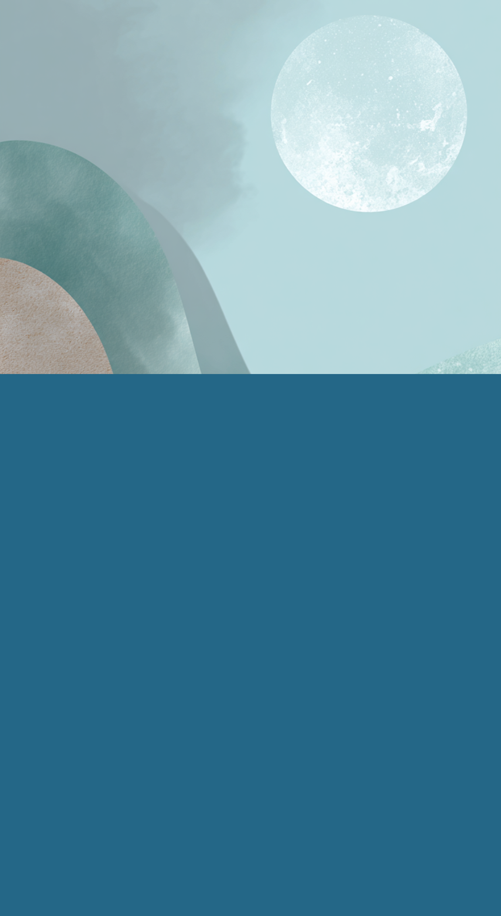 Abstrakcyjne, pastelowe krajobrazy z miękkimi liniami wzgórz i jasnym pełnym księżycem na tle spokojnego, błękitnego nieba.